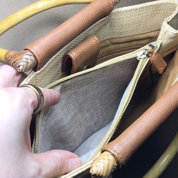 Embroidered Floral Raffia Handbag - Picture 9 of 11